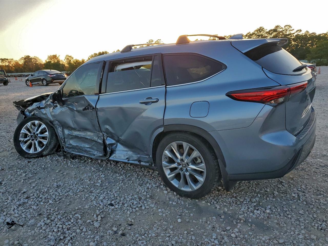 2023 TOYOTA HIGHLANDER HYBRID LIMITED photo 2