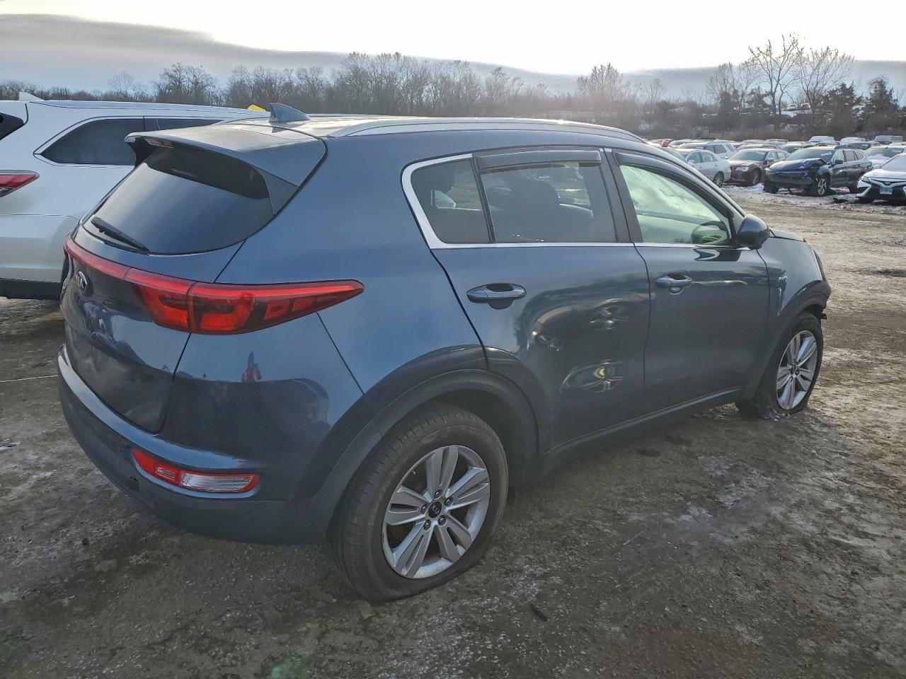 2018 KIA SPORTAGE LX photo 3