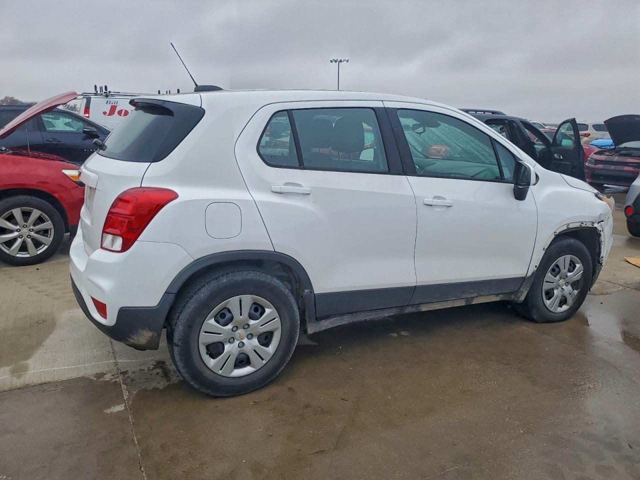2018 CHEVROLET TRAX LS photo 3