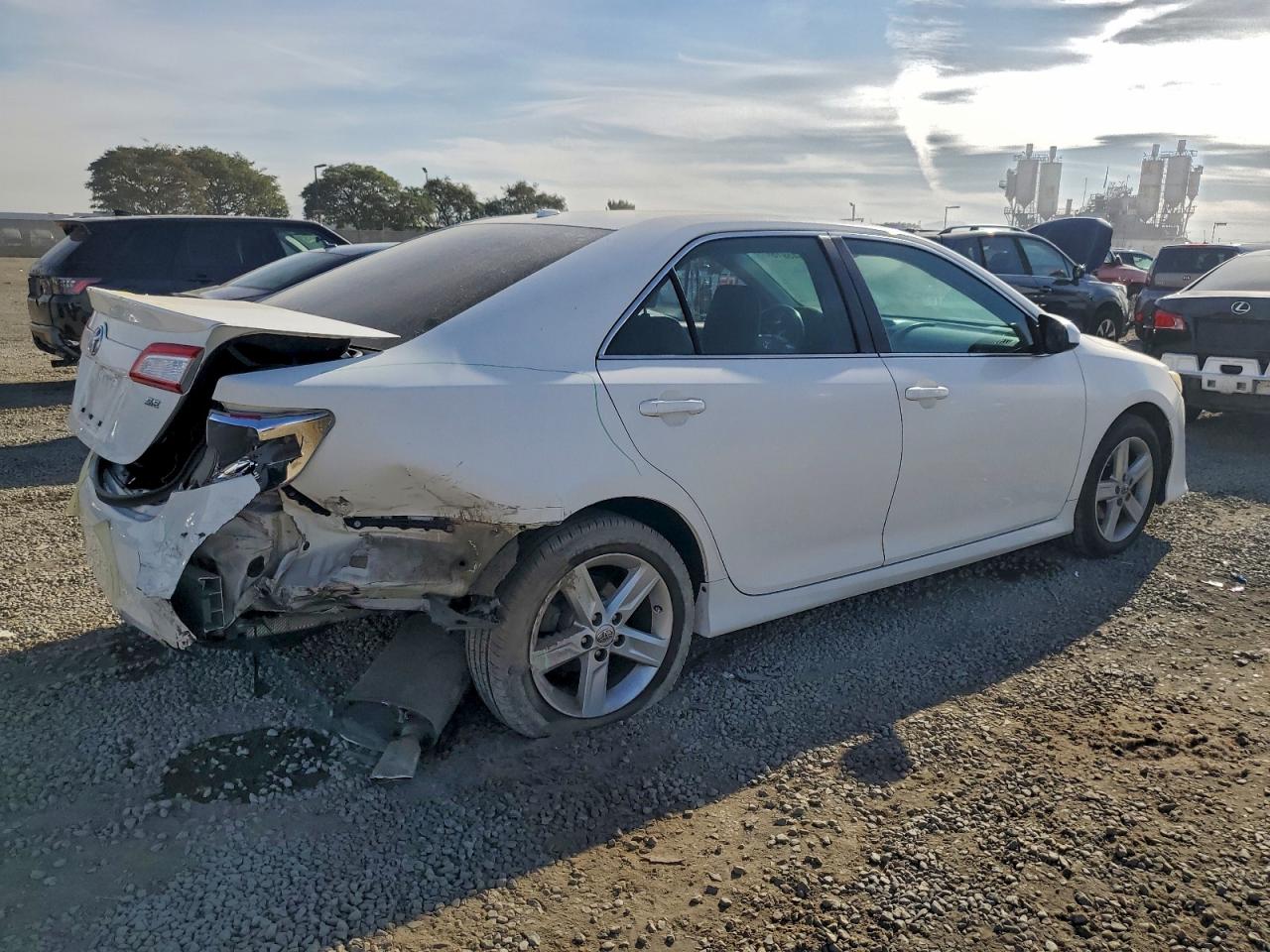 2013 TOYOTA CAMRY L photo 3