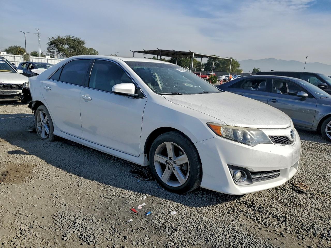 2013 TOYOTA CAMRY L photo 4