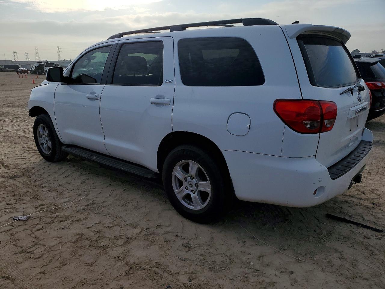 2016 TOYOTA SEQUOIA SR5 photo 3
