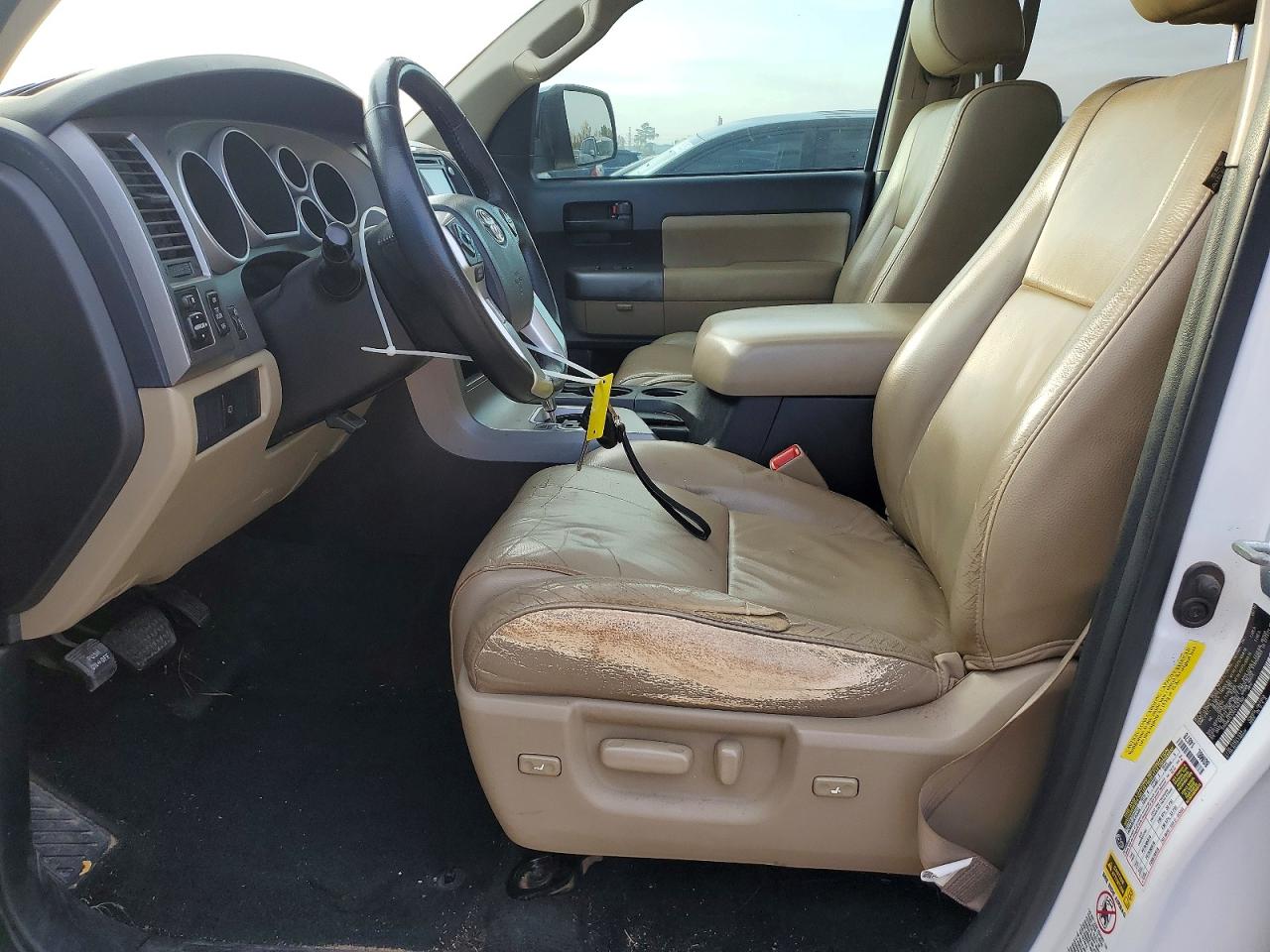2016 TOYOTA SEQUOIA SR5 photo 13