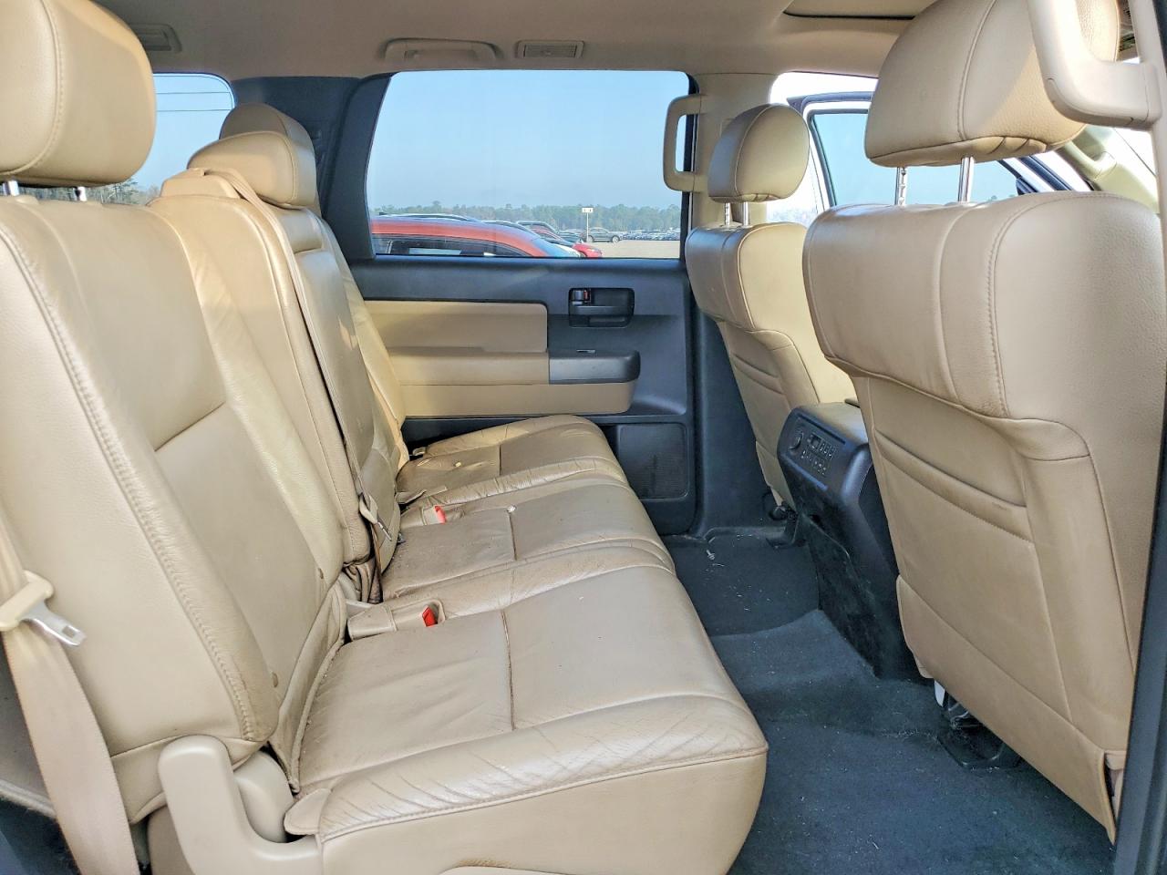 2016 TOYOTA SEQUOIA SR5 photo 21