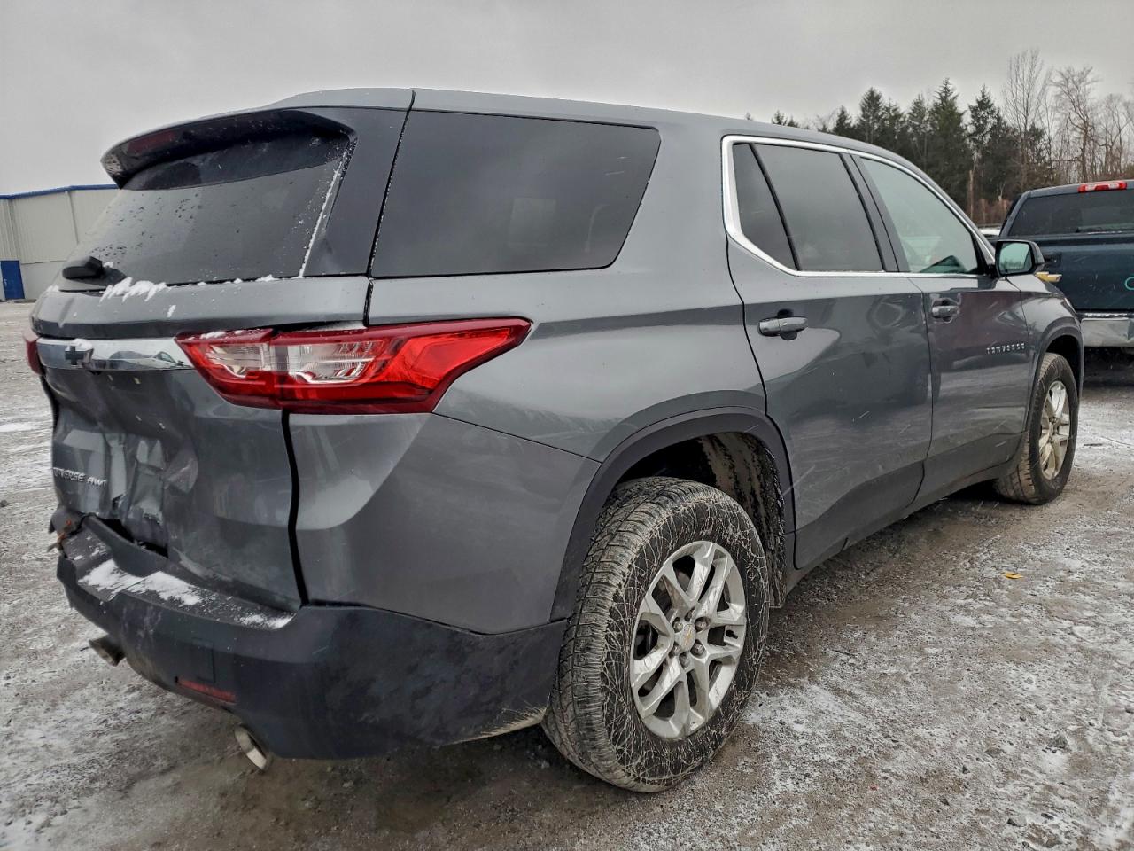 2020 CHEVROLET TRAVERSE LS photo 3