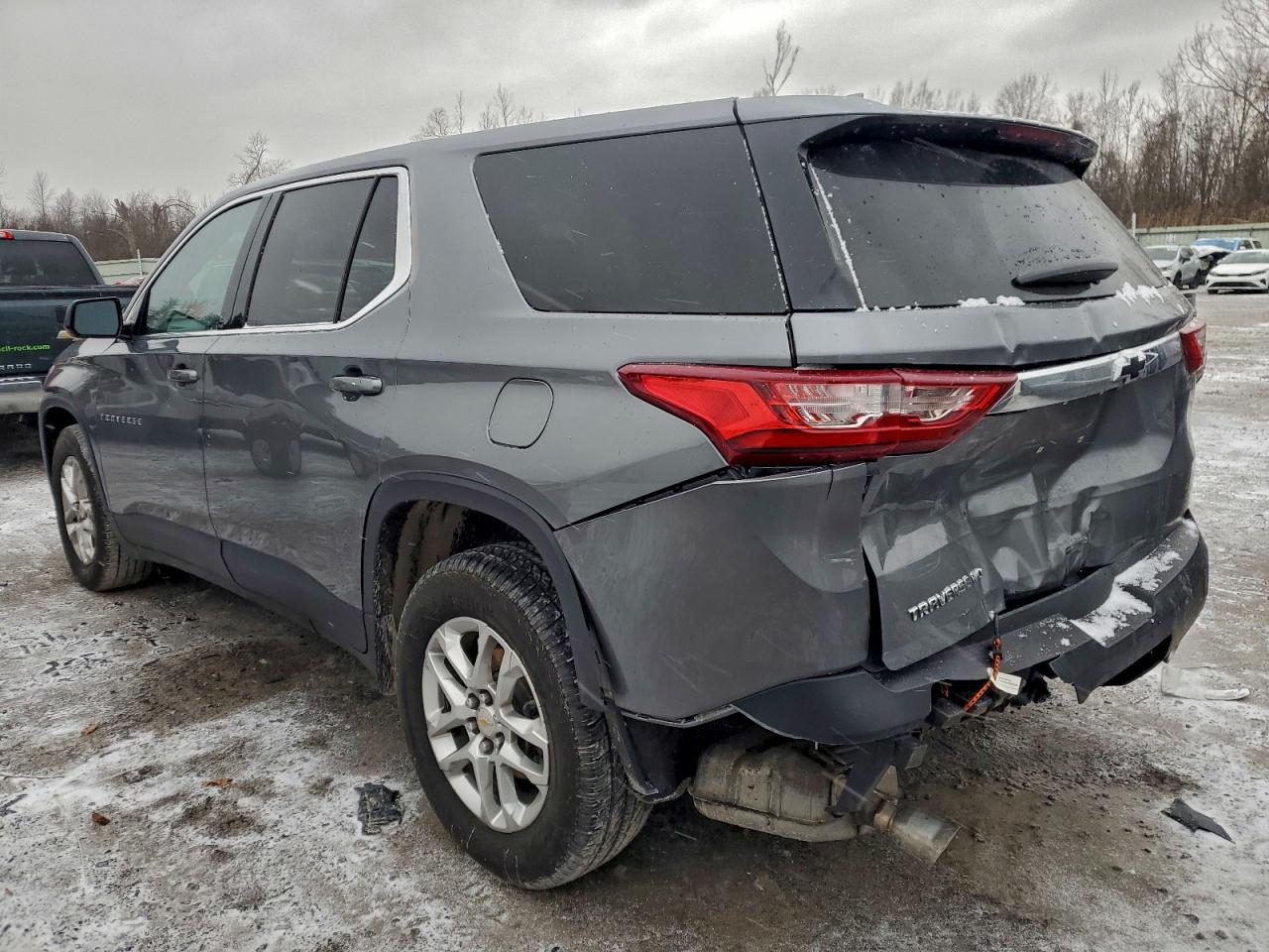 2020 CHEVROLET TRAVERSE LS photo 2