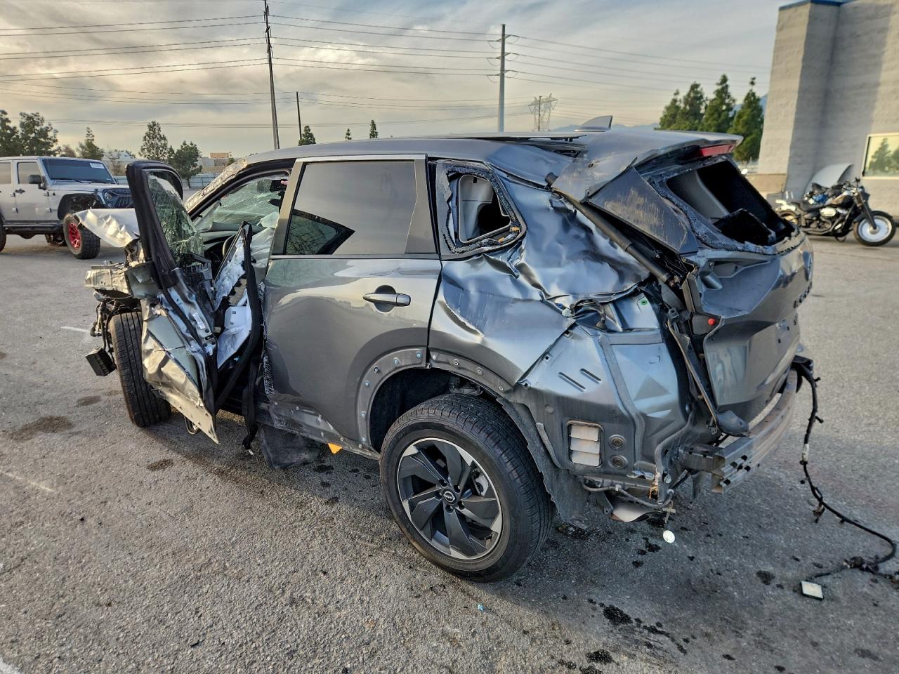 2024 NISSAN ROGUE SV photo 2