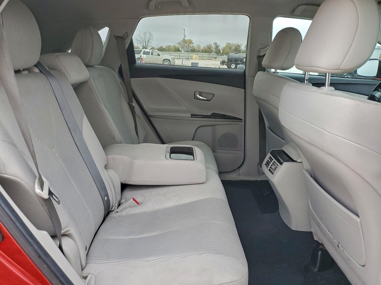 2012 TOYOTA VENZA LE photo 21