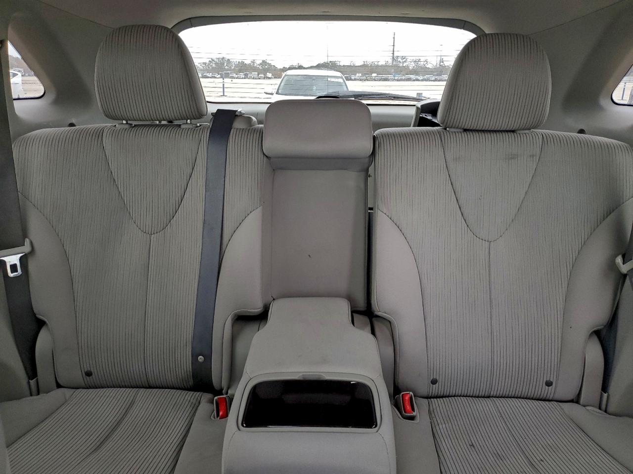 2012 TOYOTA VENZA LE photo 19