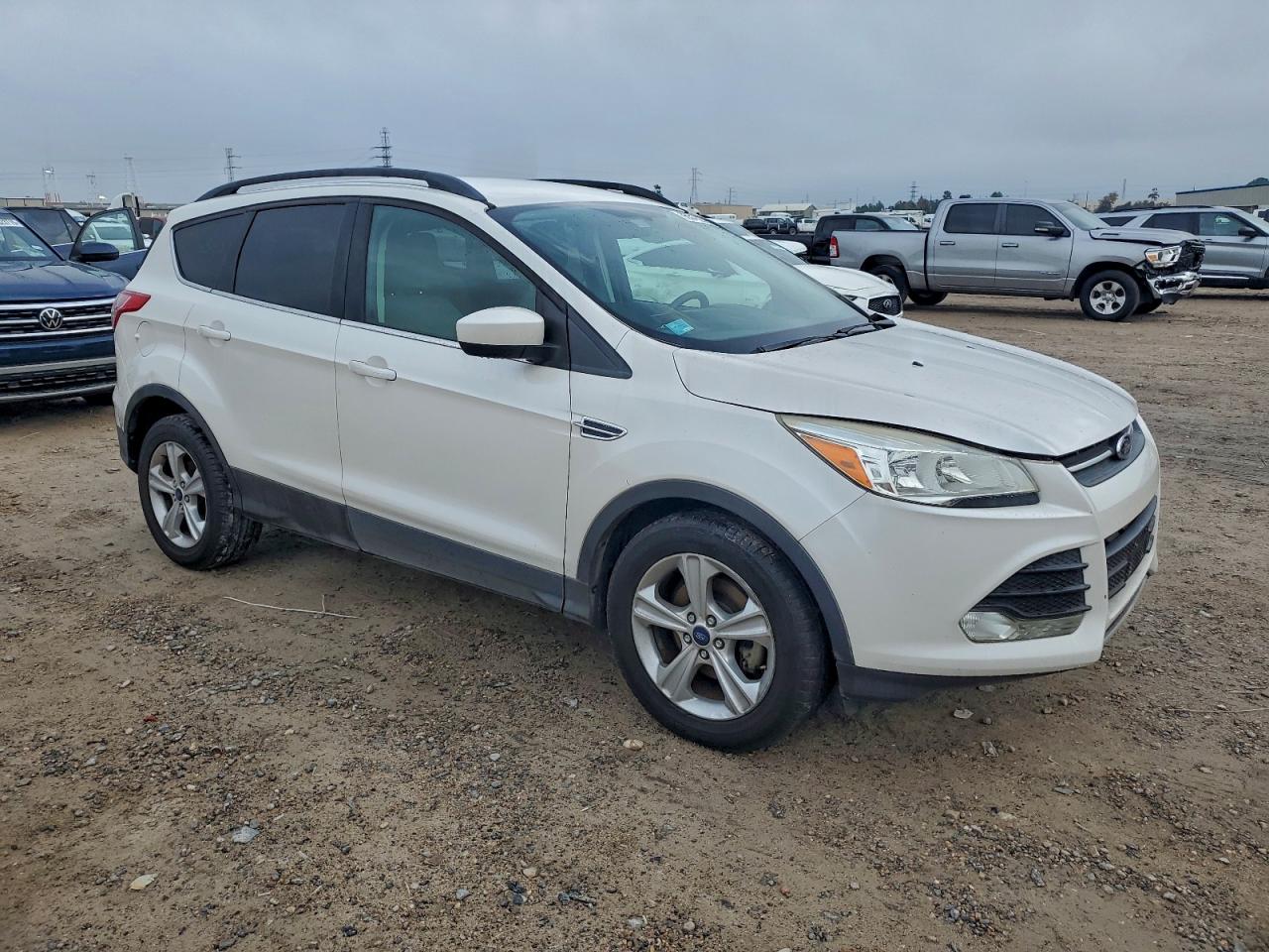 2016 FORD ESCAPE SE photo 4