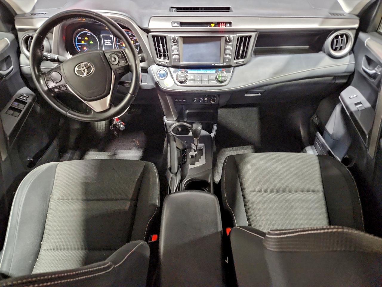 2018 TOYOTA RAV4 HV LE photo 8