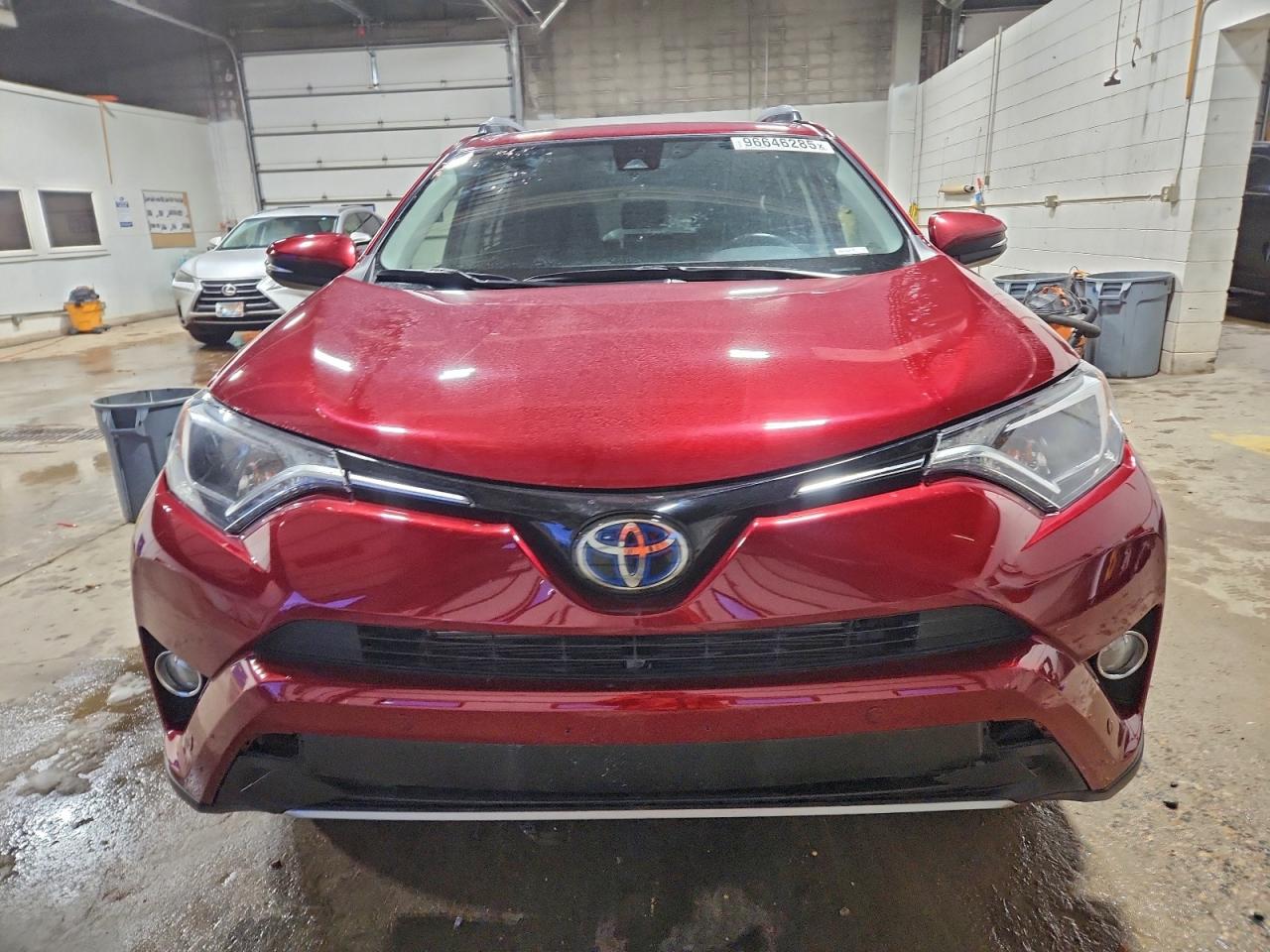 2018 TOYOTA RAV4 HV LE photo 5