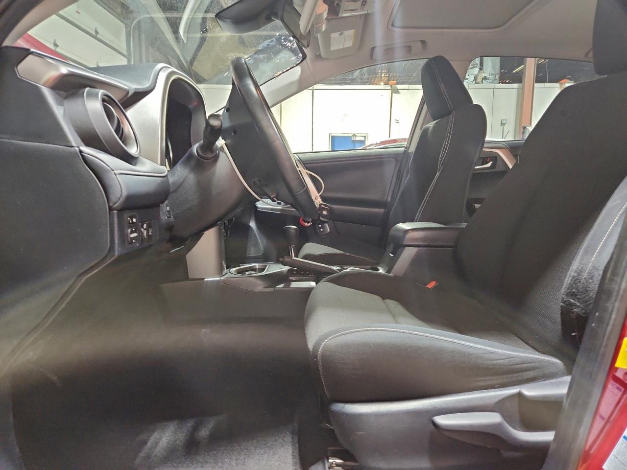 2018 TOYOTA RAV4 HV LE photo 7