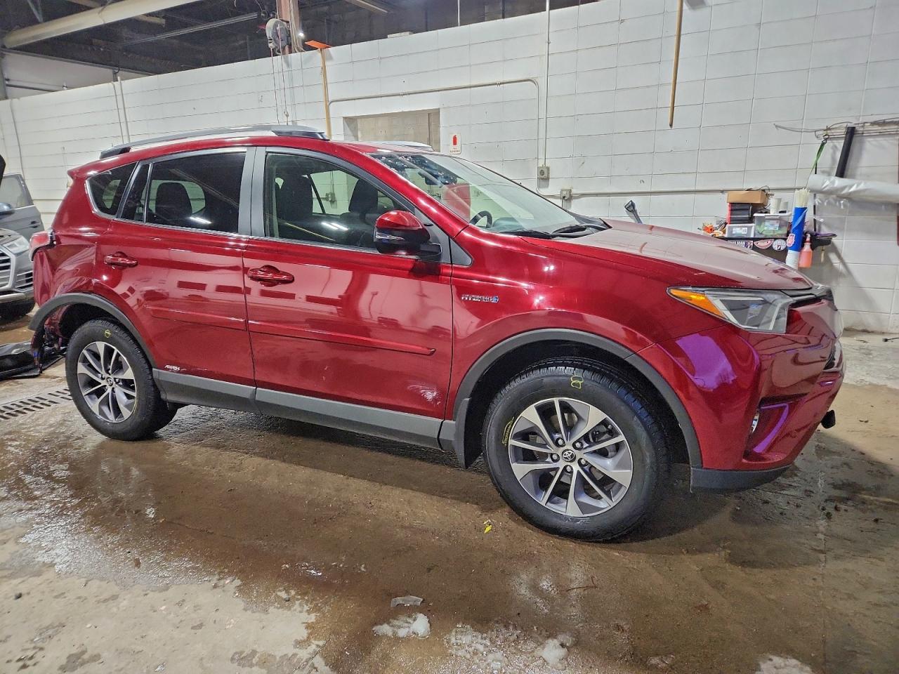 2018 TOYOTA RAV4 HV LE photo 4