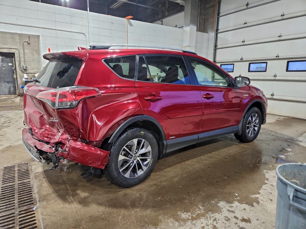 2018 TOYOTA RAV4 HV LE photo 3