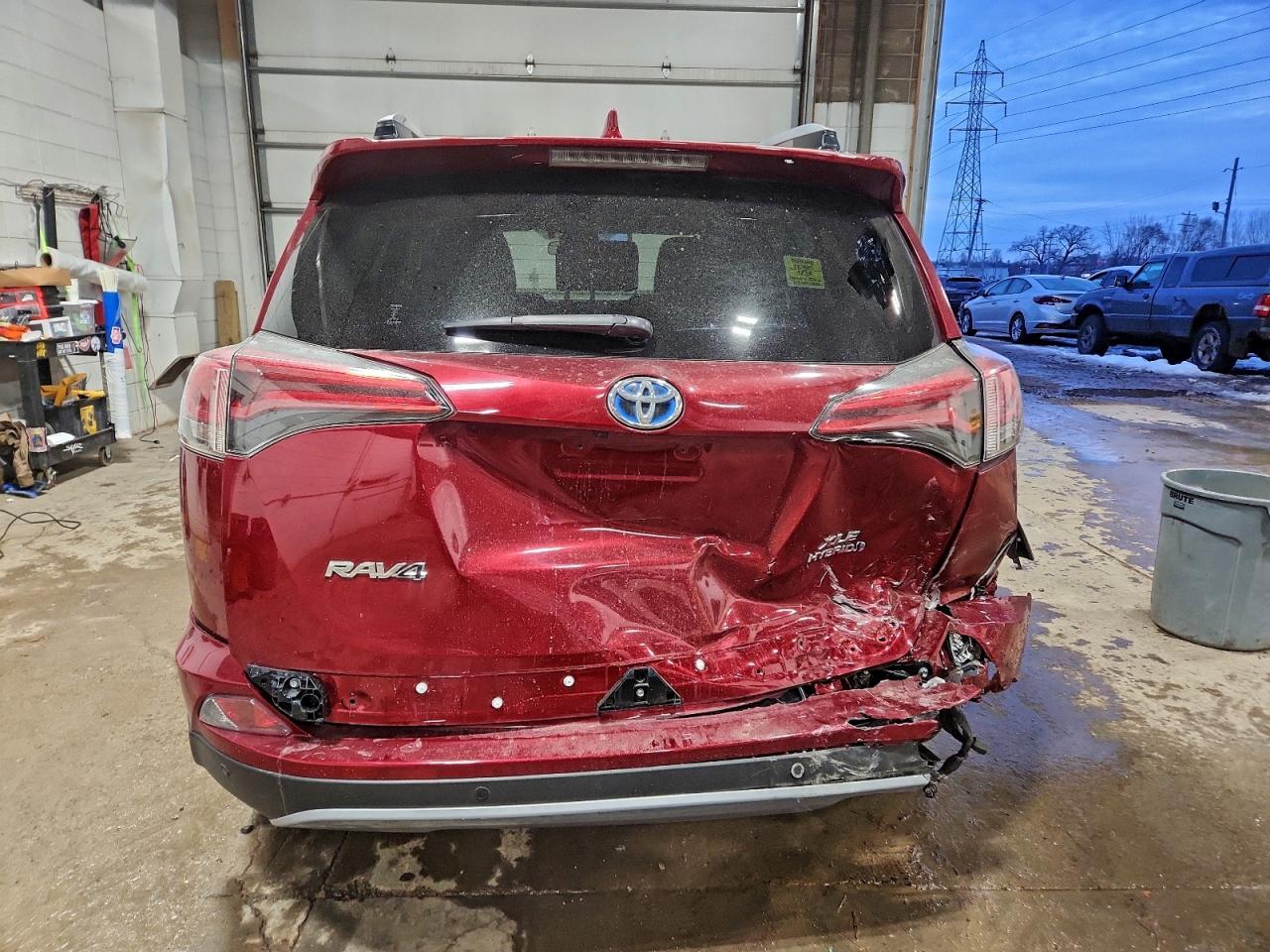 2018 TOYOTA RAV4 HV LE photo 6