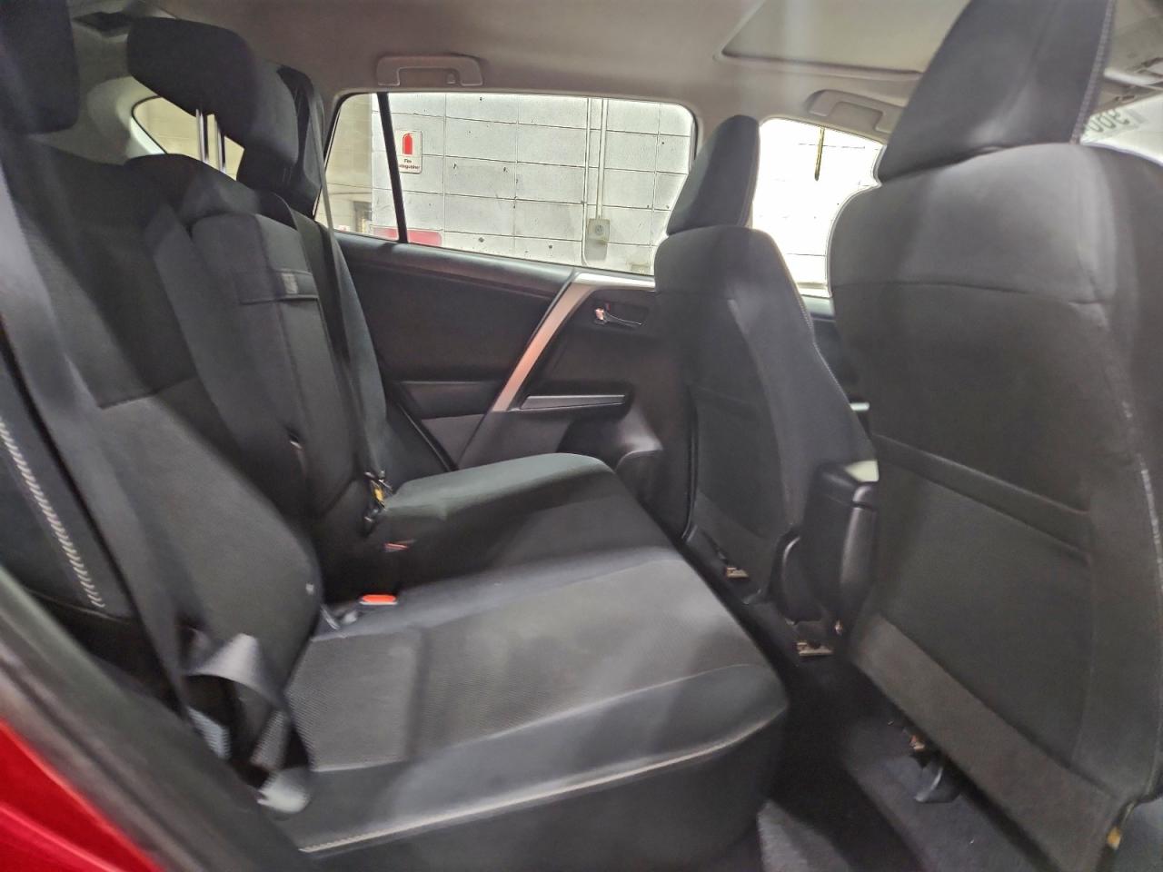 2018 TOYOTA RAV4 HV LE photo 11
