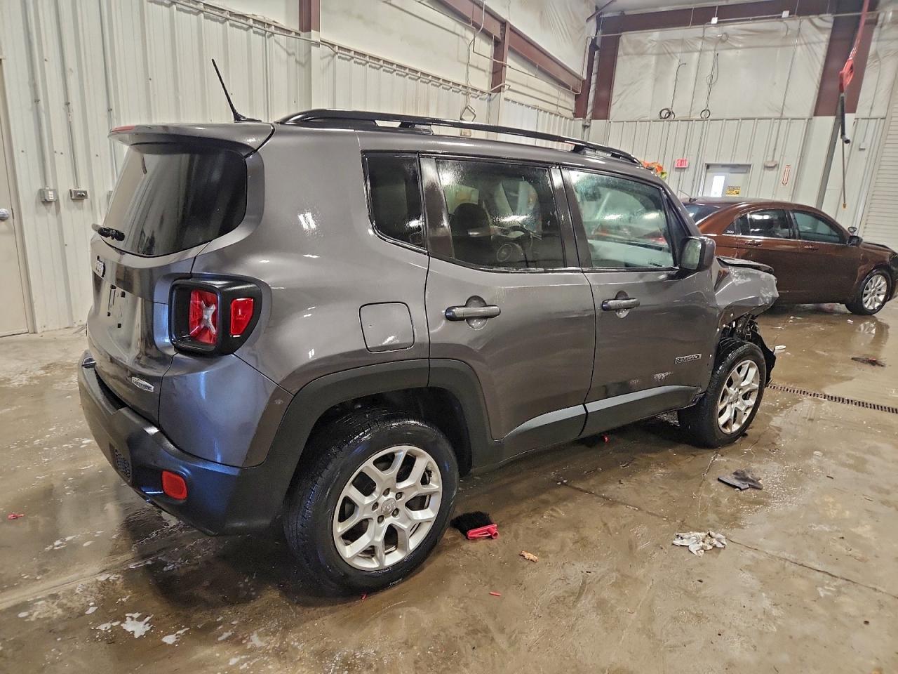 2017 JEEP RENEGADE LATITUDE photo 3