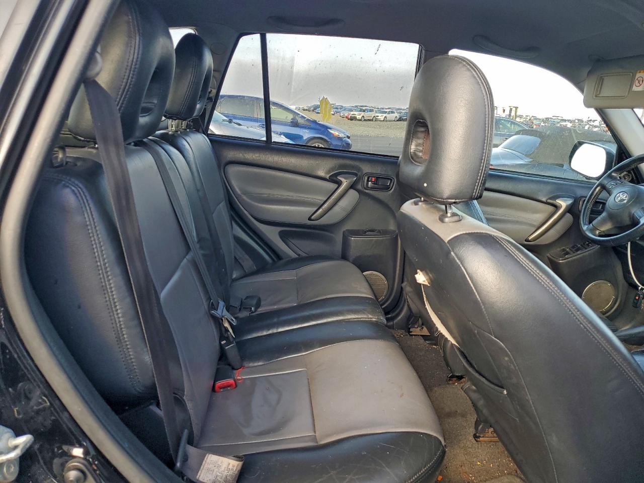 2004 TOYOTA RAV4 photo 11