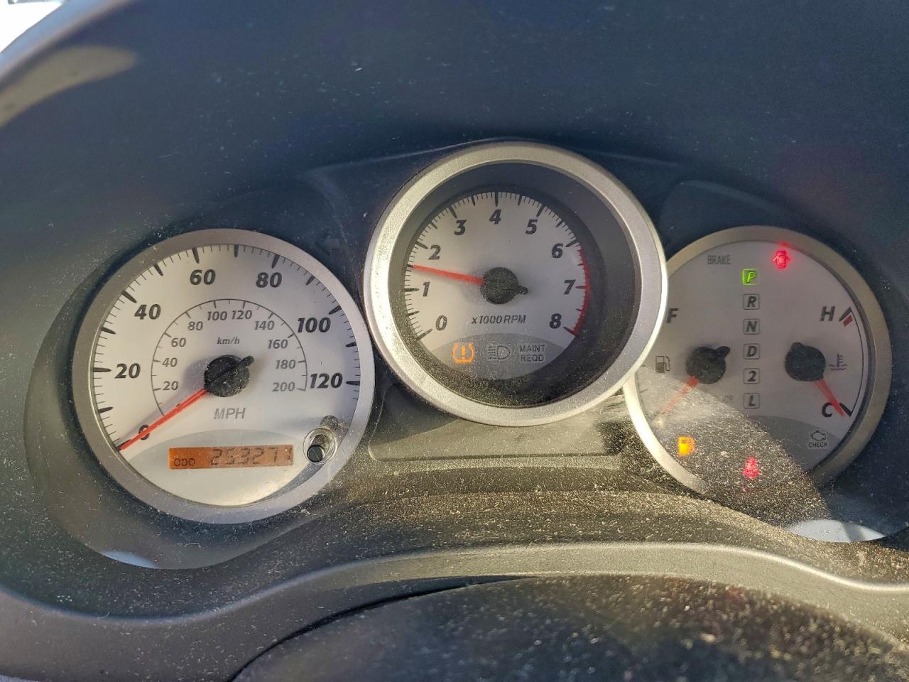 2004 TOYOTA RAV4 photo 9