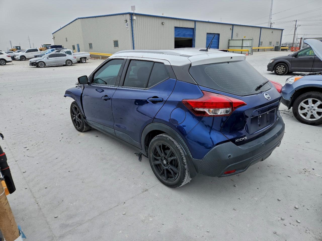 2020 NISSAN KICKS SV photo 2