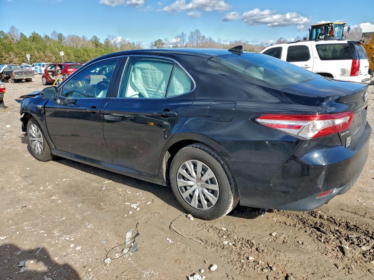 2020 TOYOTA CAMRY LE photo 2