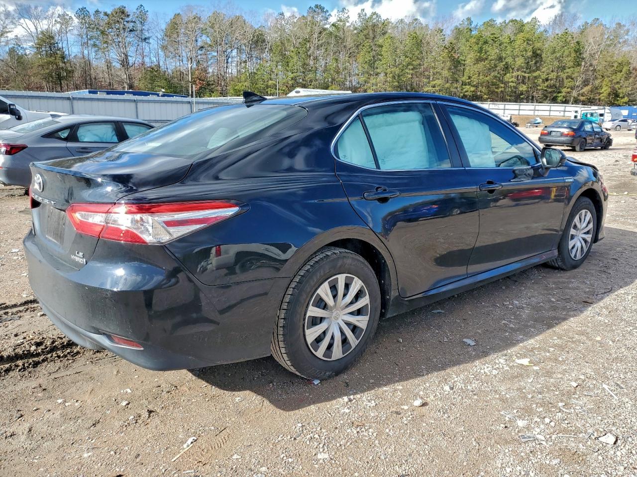 2020 TOYOTA CAMRY LE photo 3