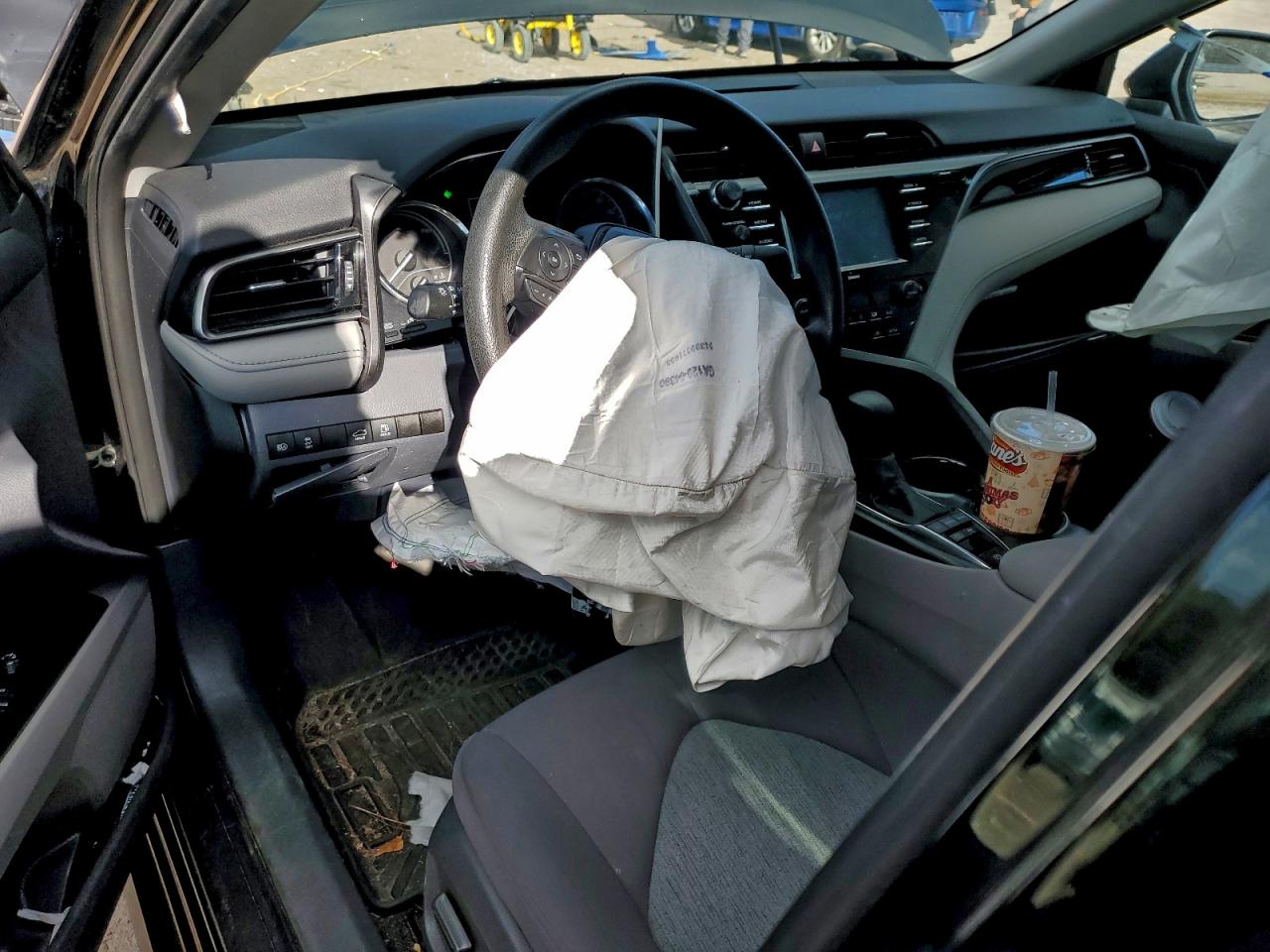 2020 TOYOTA CAMRY LE photo 8