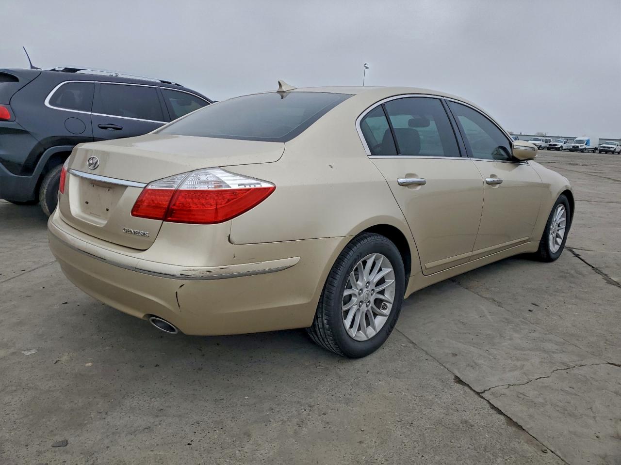 2011 HYUNDAI GENESIS 3.8L photo 3