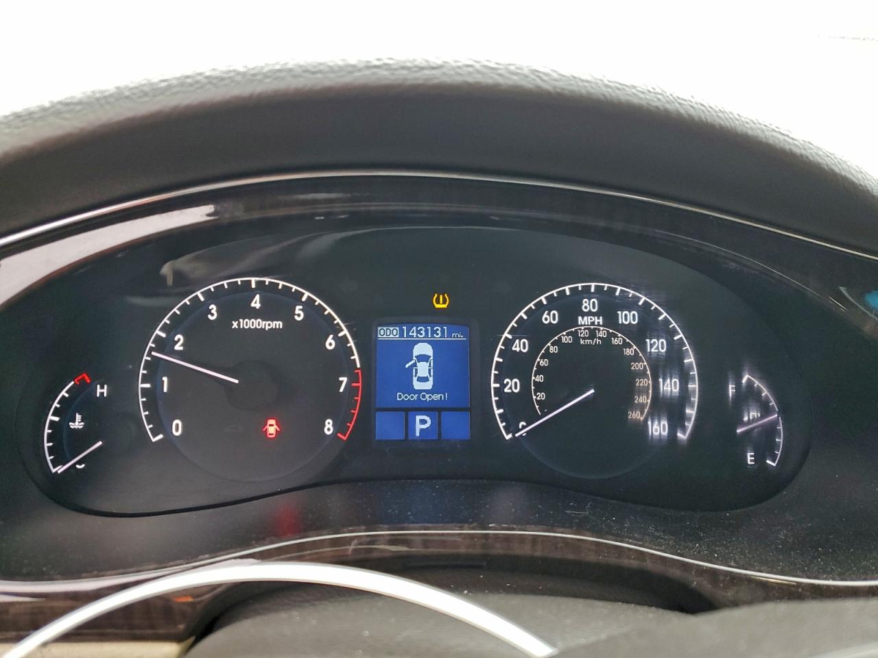 2011 HYUNDAI GENESIS 3.8L photo 9