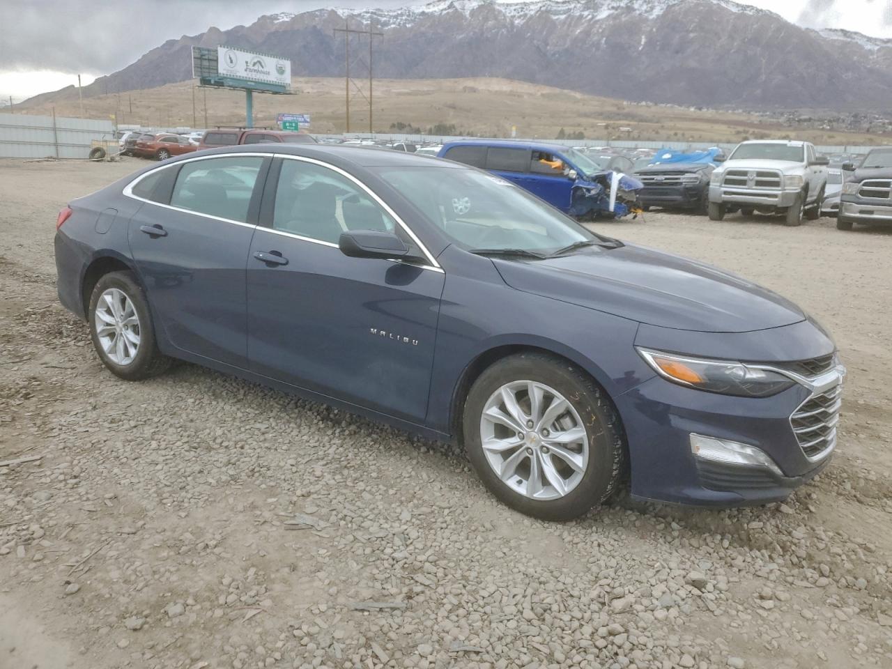2025 CHEVROLET MALIBU LT photo 4