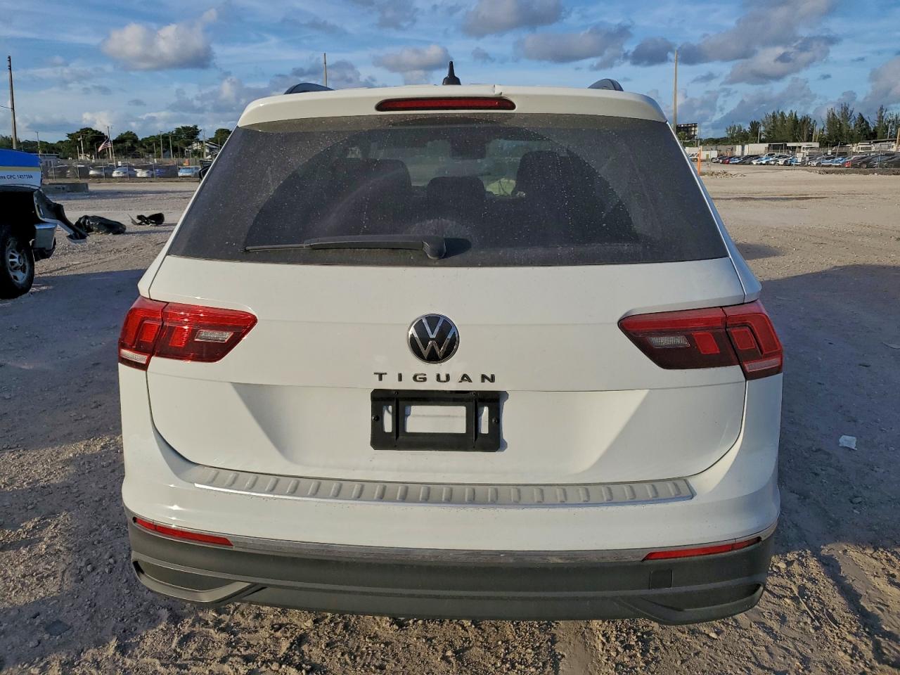 2024 VOLKSWAGEN TIGUAN S photo 6