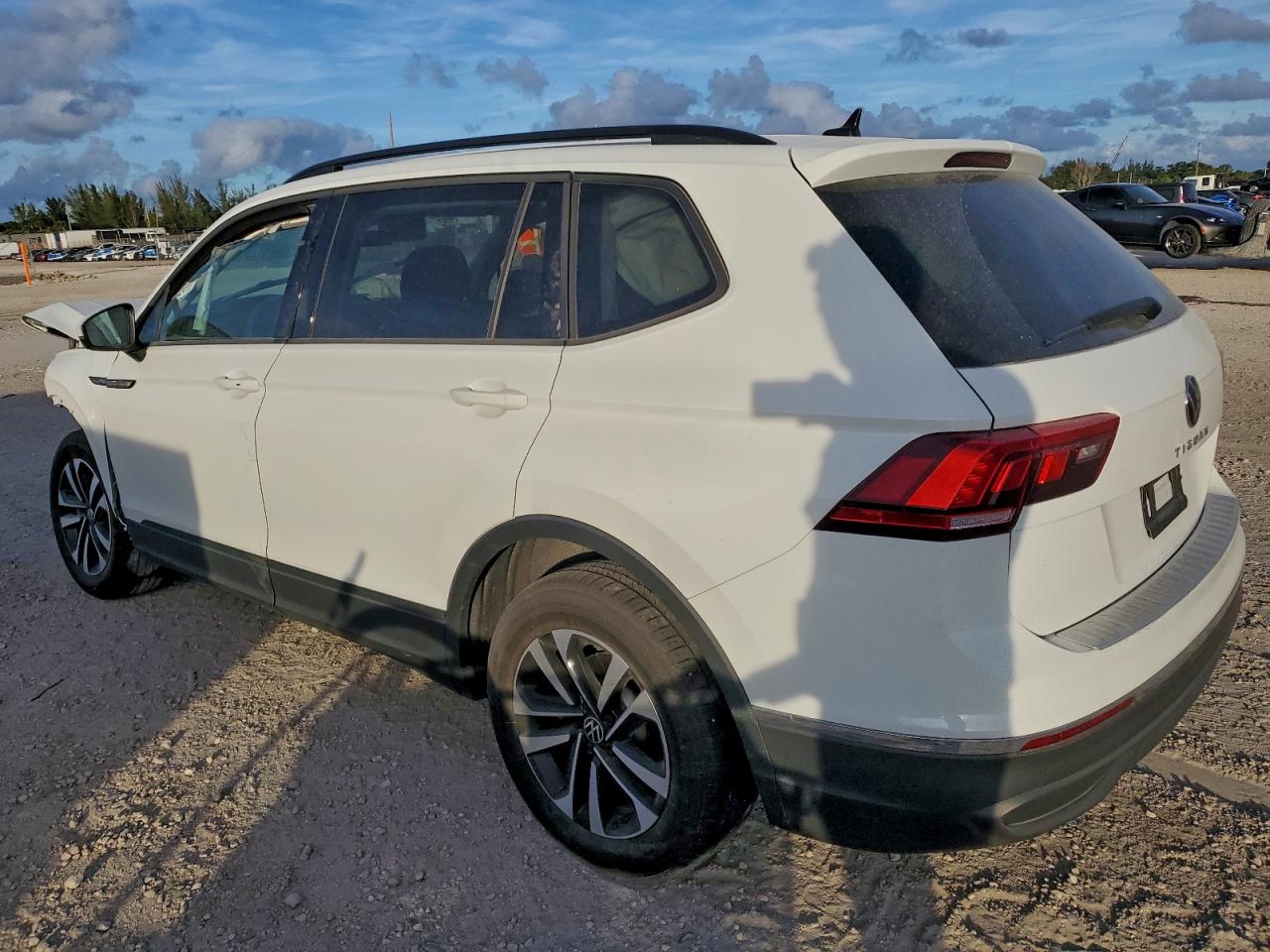 2024 VOLKSWAGEN TIGUAN S photo 2