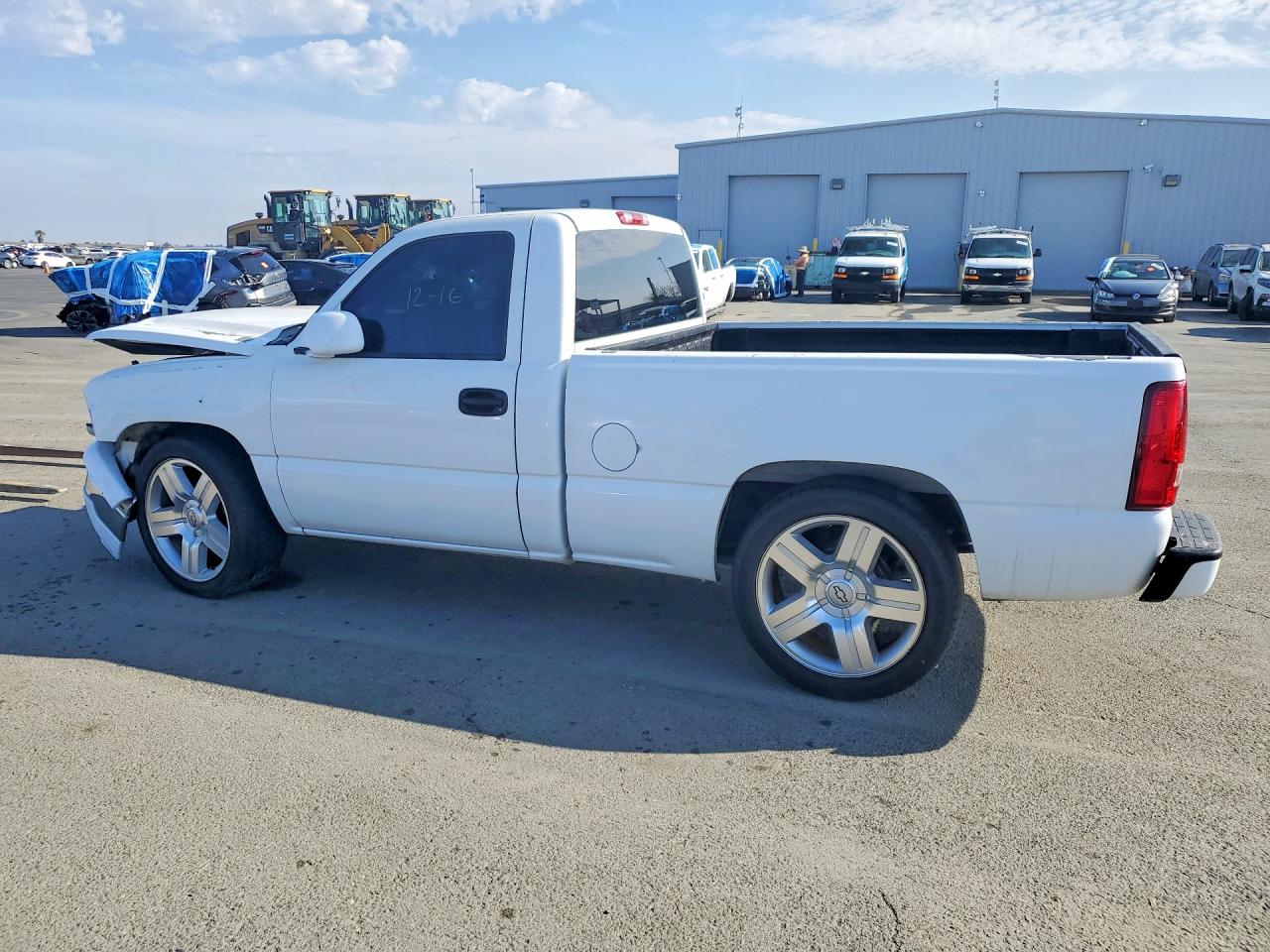 2006 CHEVROLET SILVERADO C1500 photo 2