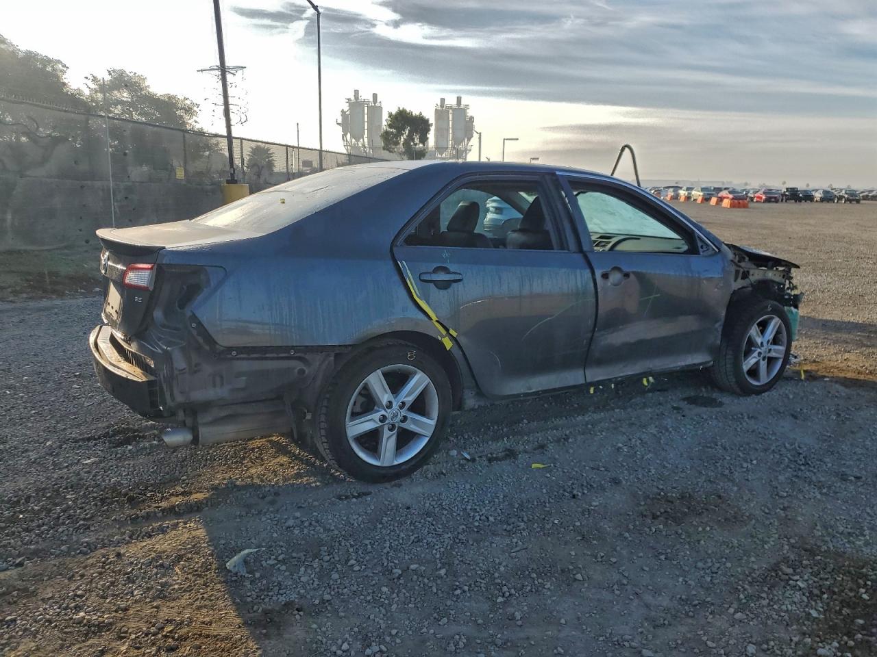 2012 TOYOTA CAMRY BASE photo 3