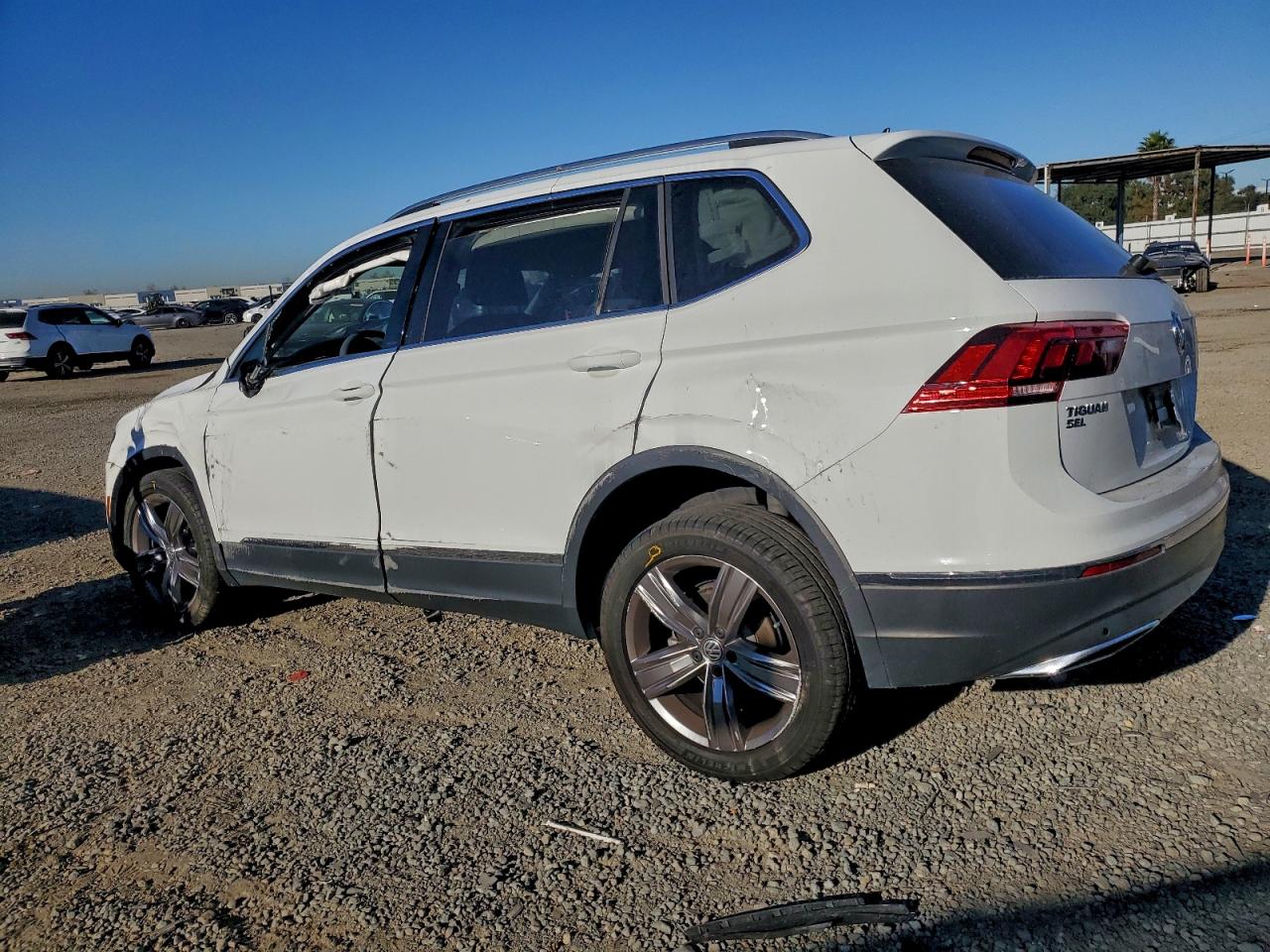 2021 VOLKSWAGEN TIGUAN SE photo 2