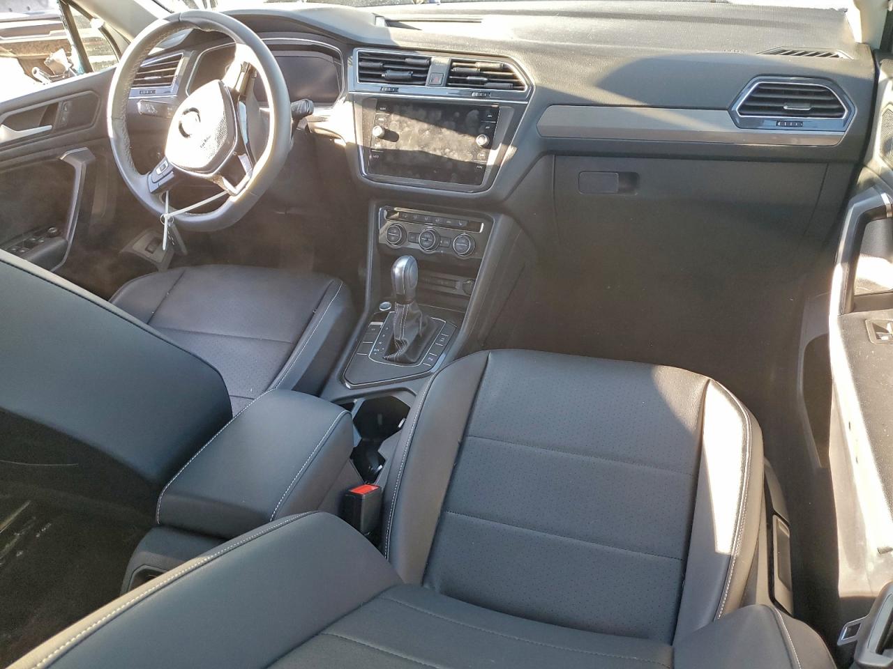 2021 VOLKSWAGEN TIGUAN SE photo 8