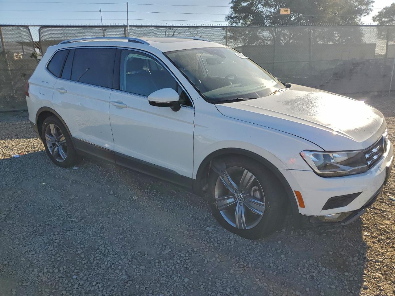 2021 VOLKSWAGEN TIGUAN SE photo 4