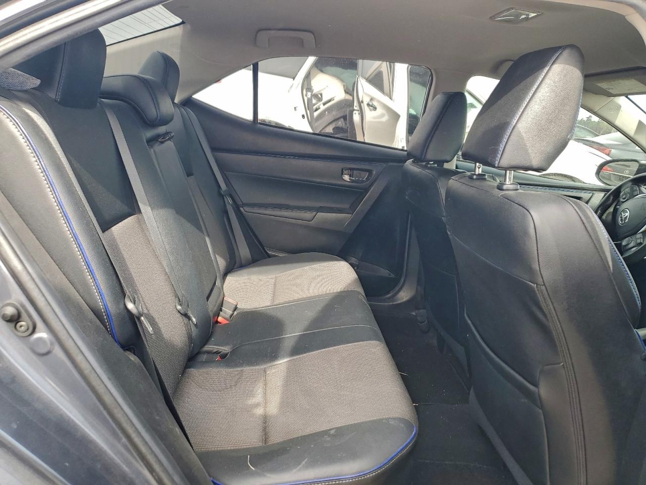 2018 TOYOTA COROLLA L photo 10