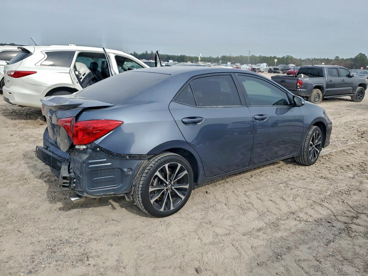 2018 TOYOTA COROLLA L photo 3