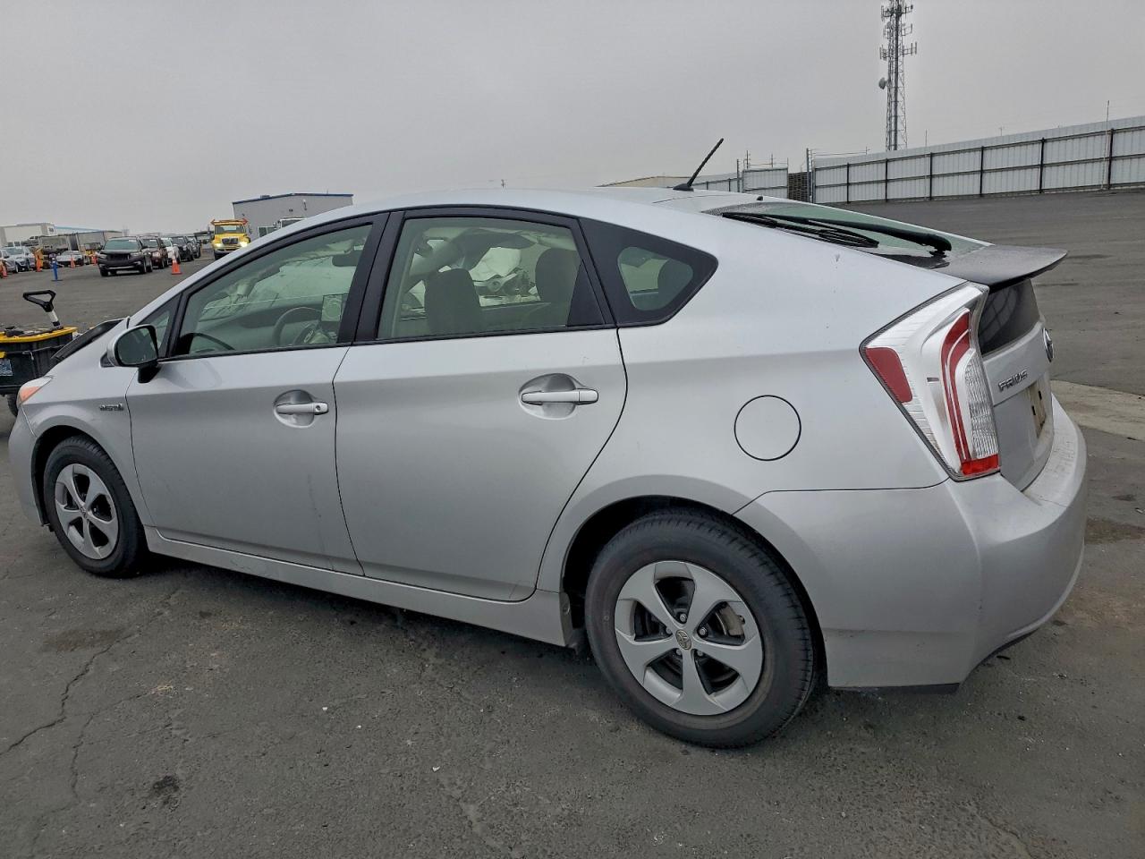 2015 TOYOTA PRIUS photo 2