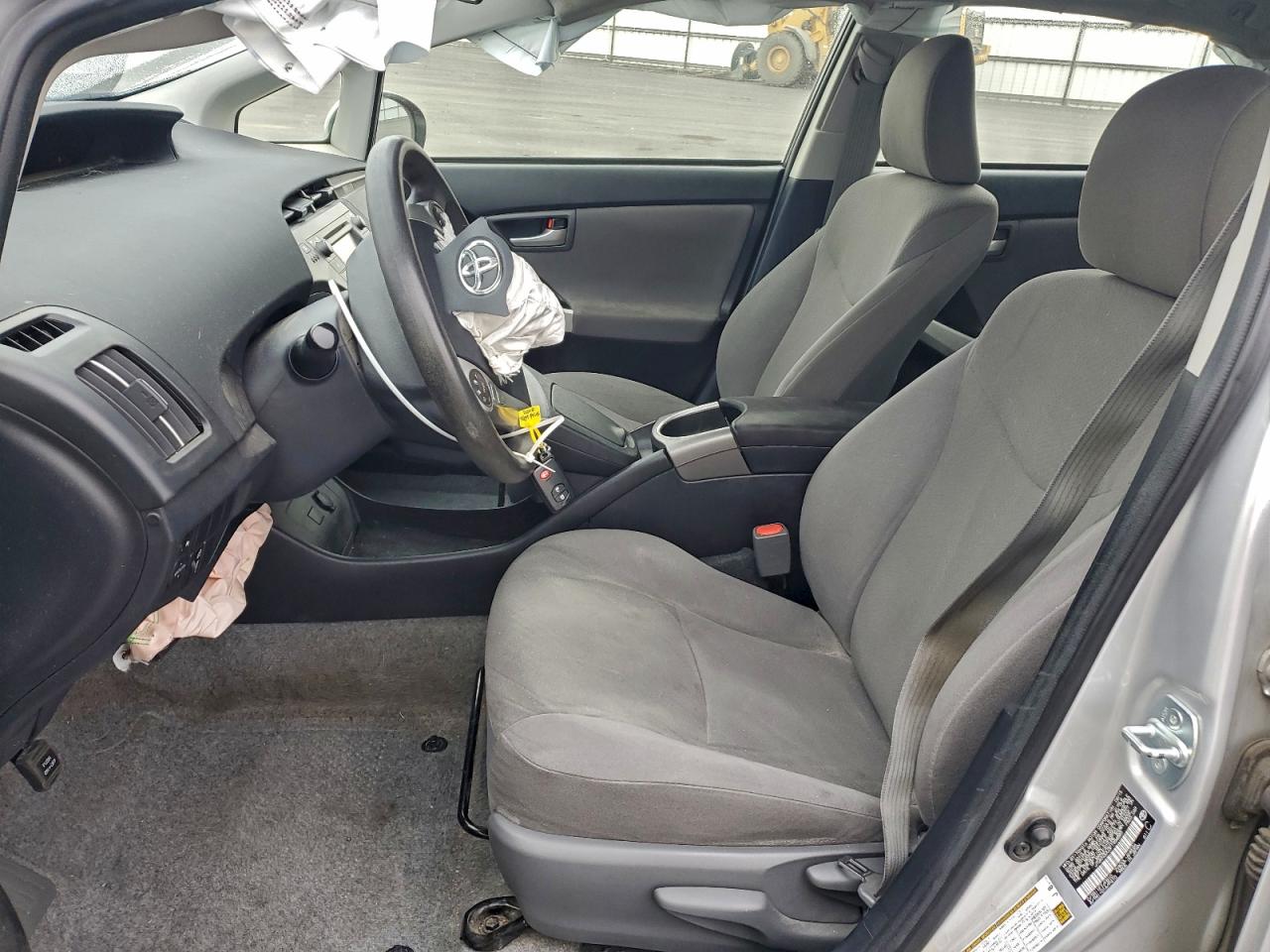 2015 TOYOTA PRIUS photo 7