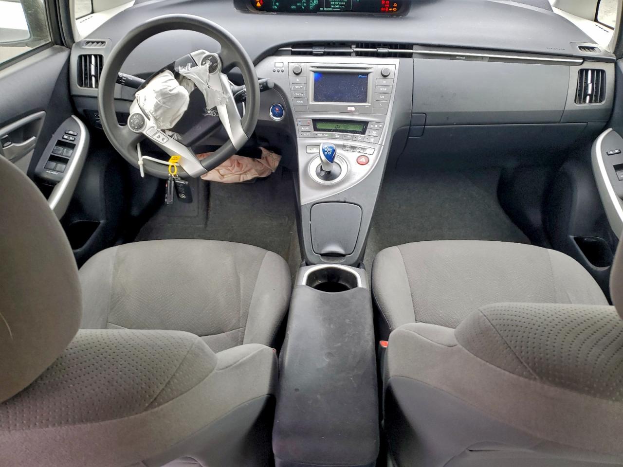 2015 TOYOTA PRIUS photo 8