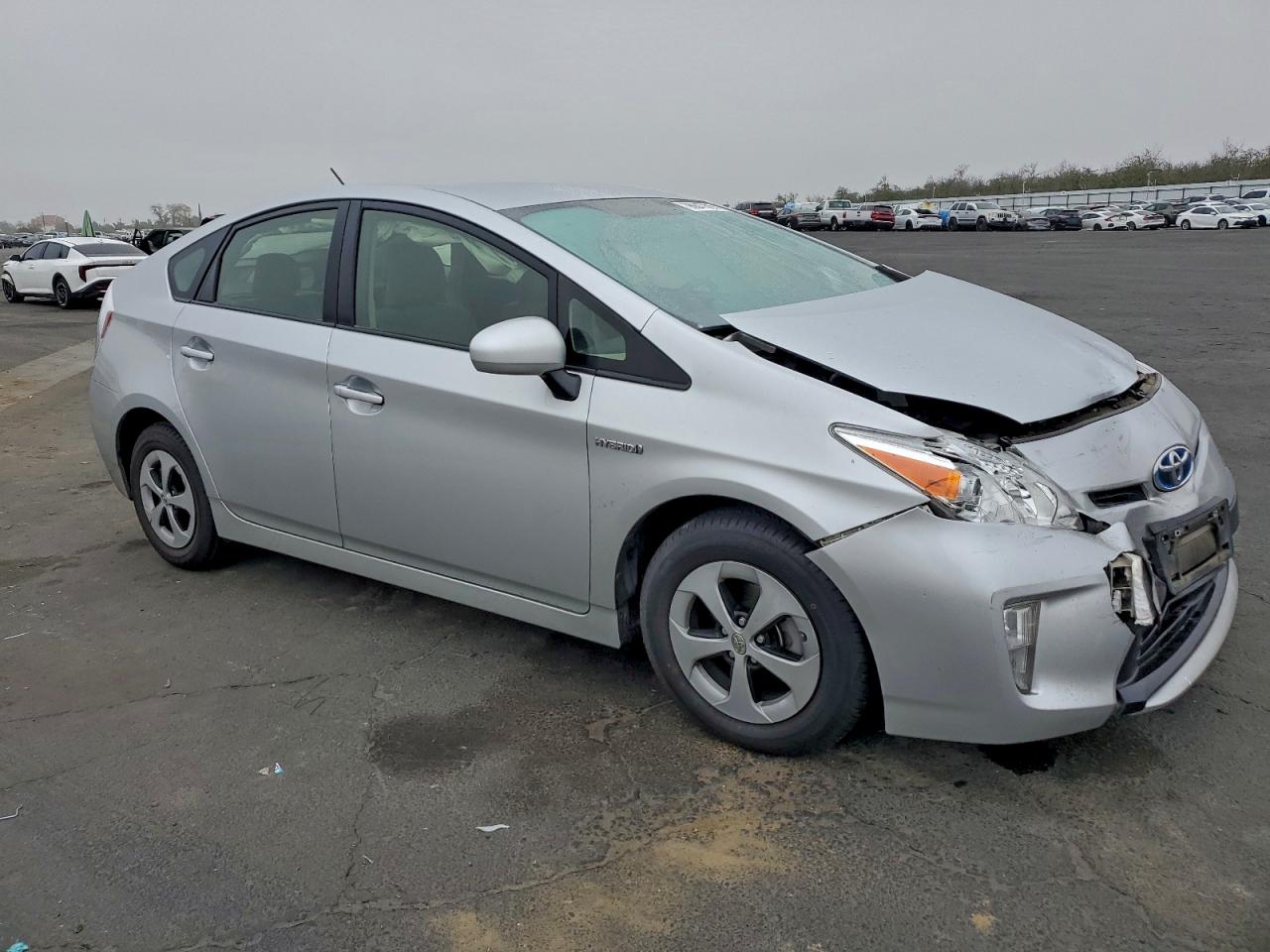 2015 TOYOTA PRIUS photo 4