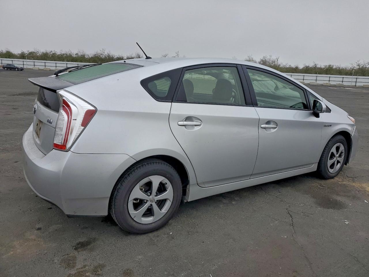 2015 TOYOTA PRIUS photo 3