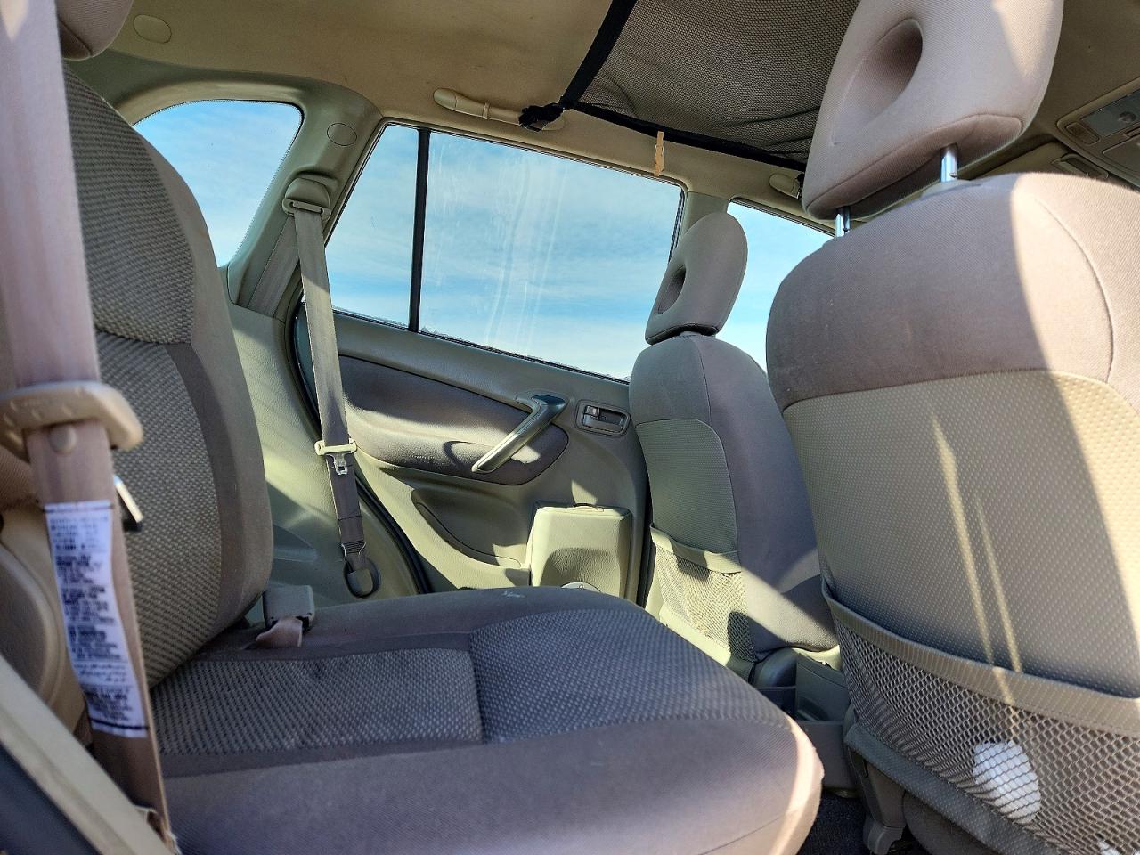 2004 TOYOTA RAV4 photo 11