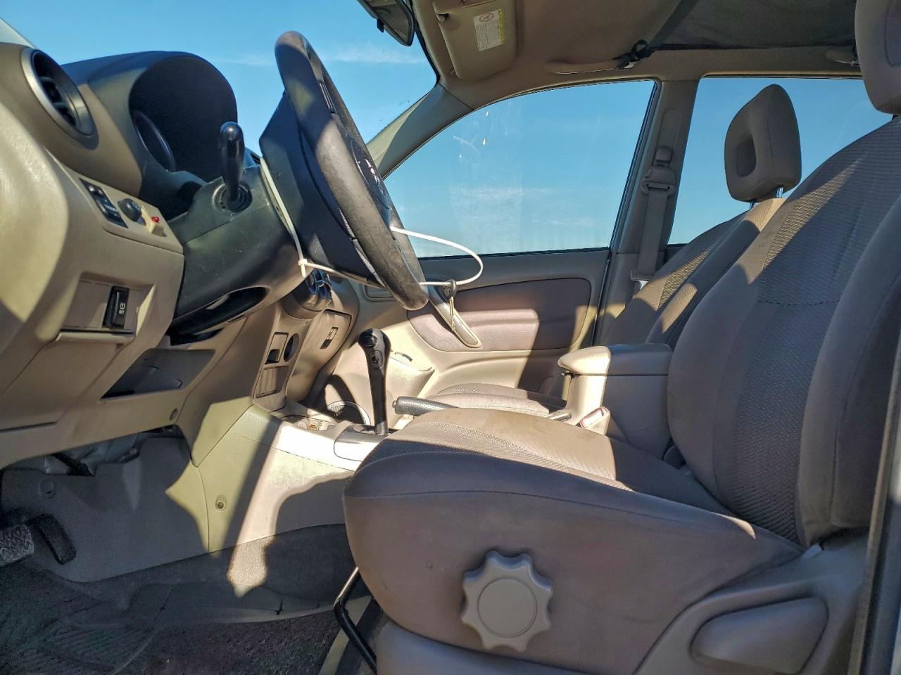 2004 TOYOTA RAV4 photo 7