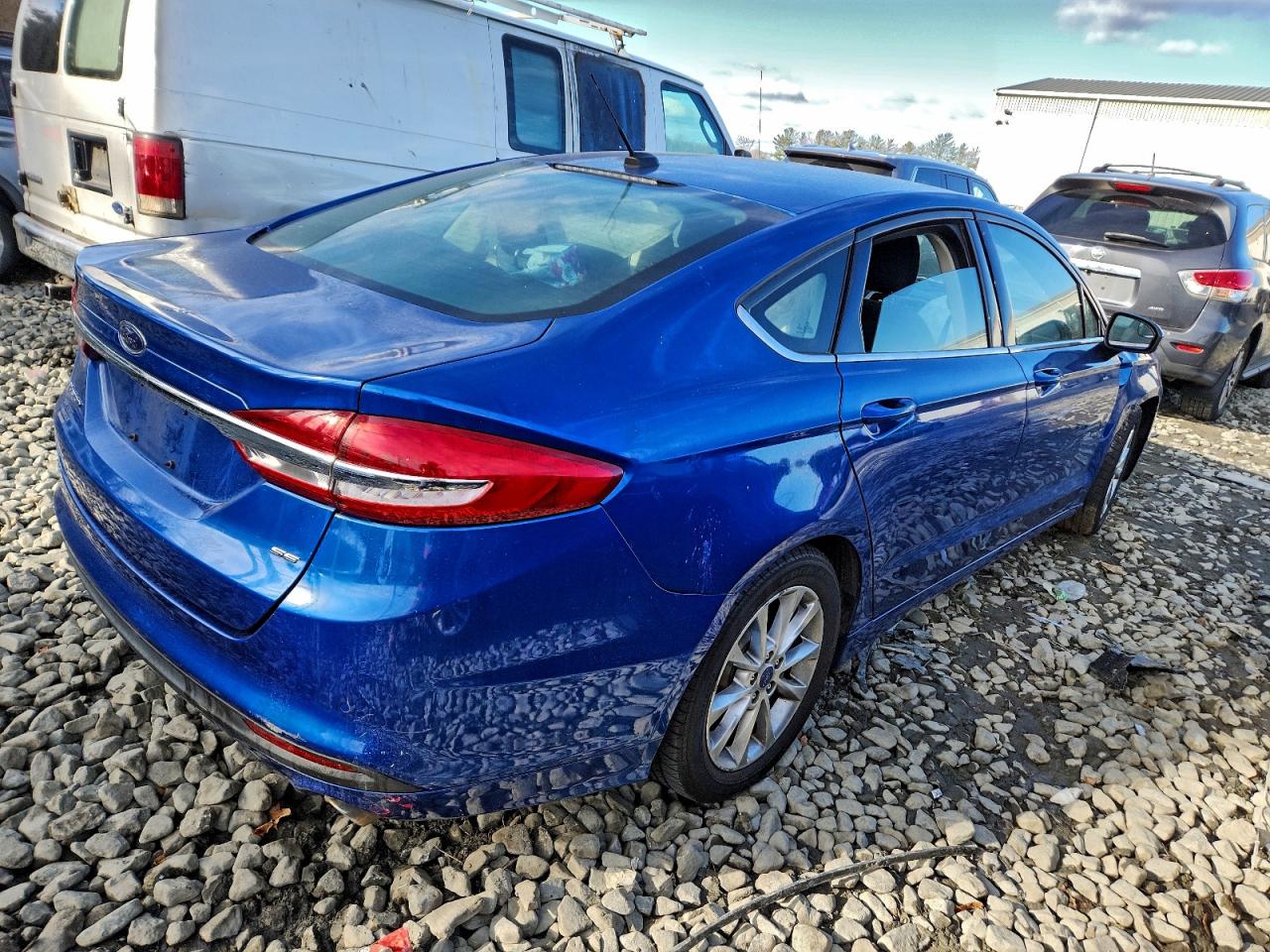 2017 FORD FUSION SE photo 3