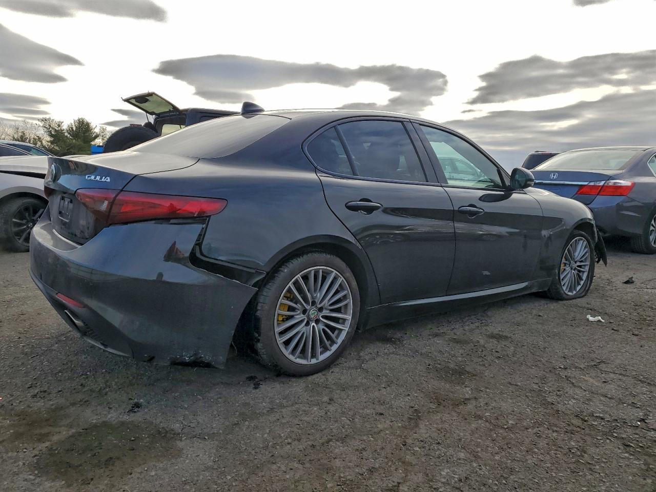 2017 ALFA ROMEO GIULIA Q4 photo 3