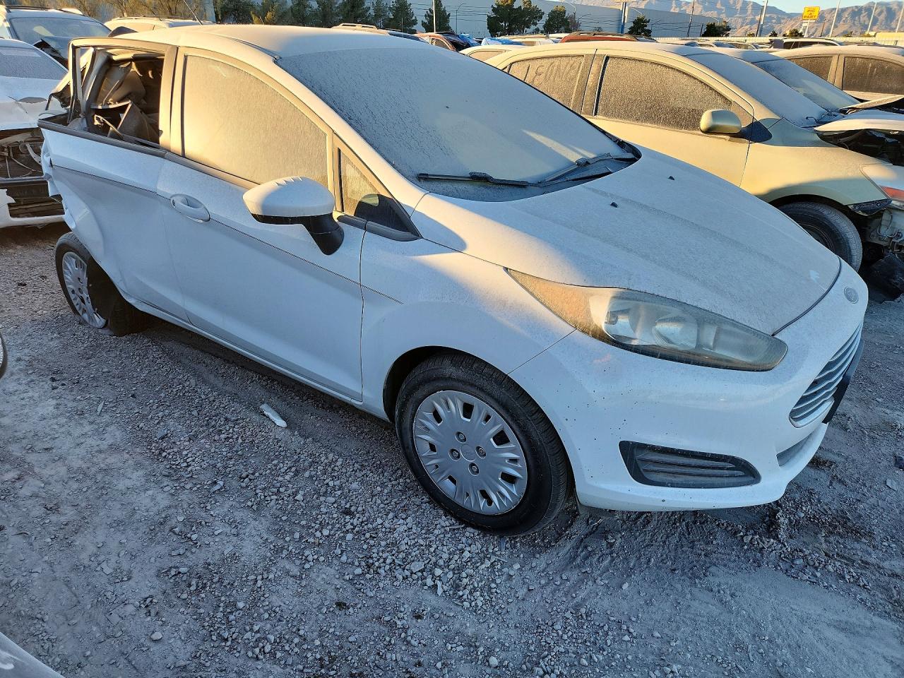 2015 FORD FIESTA S photo 4